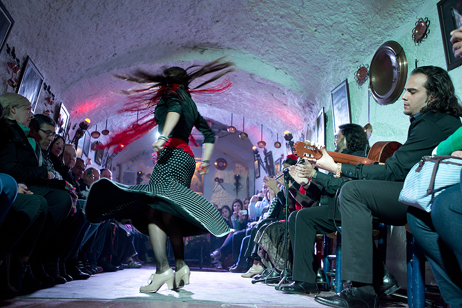 洞窟&老舗フラメンコチケット予約 - 日本語情報センター｜アルハンブラ